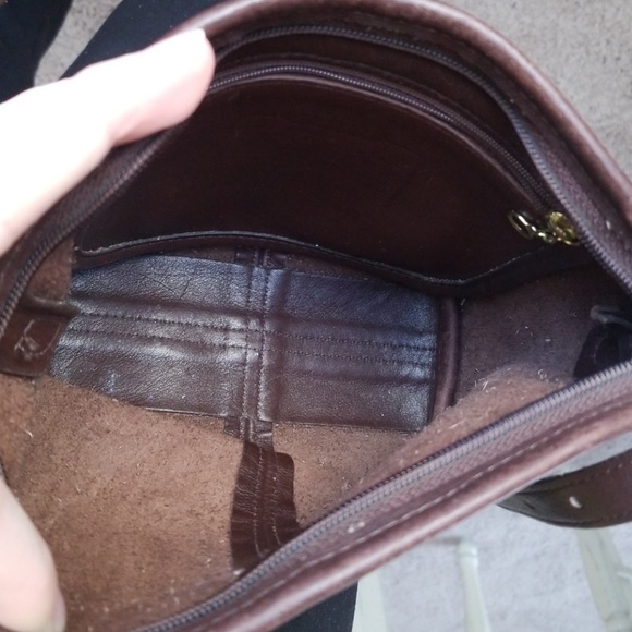 Small Coach Vintage Leather Crossbody Purse - Picture 4 of 8